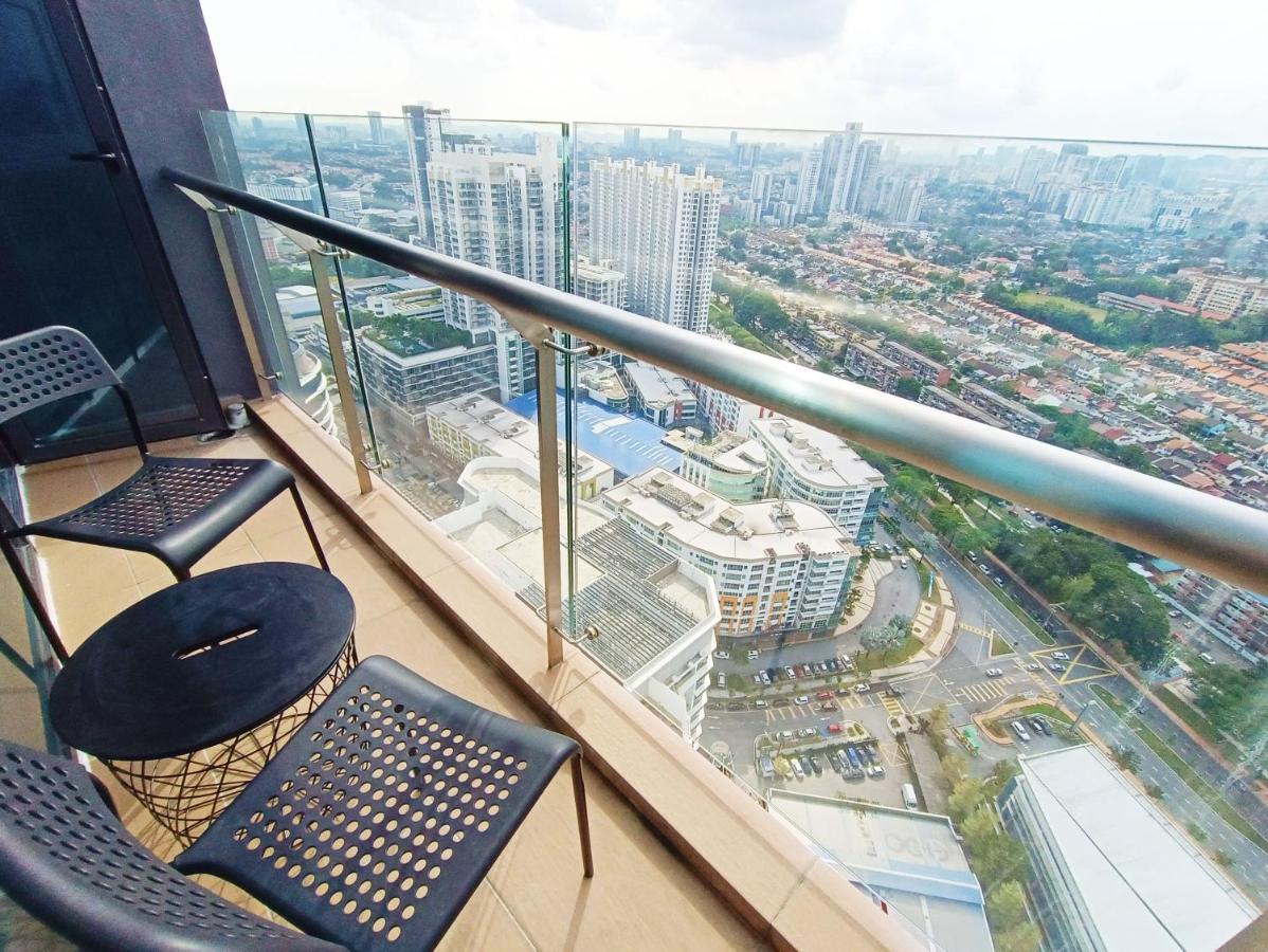 Netflix # Sky Suite Near Jaya One By Salaam Suites, 2 Pax Petaling Jaya Buitenkant foto