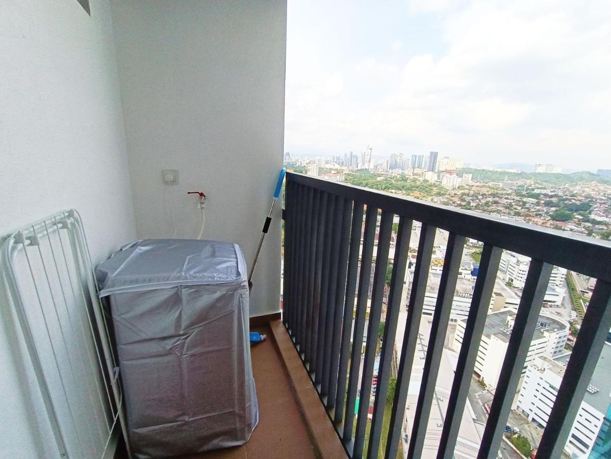 Netflix # Sky Suite Near Jaya One By Salaam Suites, 2 Pax Petaling Jaya Buitenkant foto