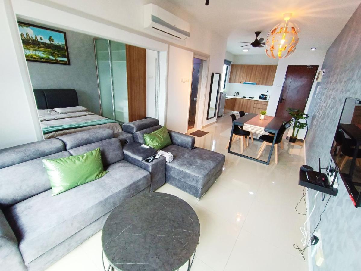 Netflix # Sky Suite Near Jaya One By Salaam Suites, 2 Pax Petaling Jaya Buitenkant foto